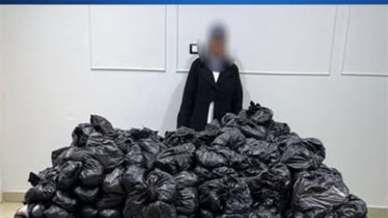 ضبط 3 أشخاص وسيدتين