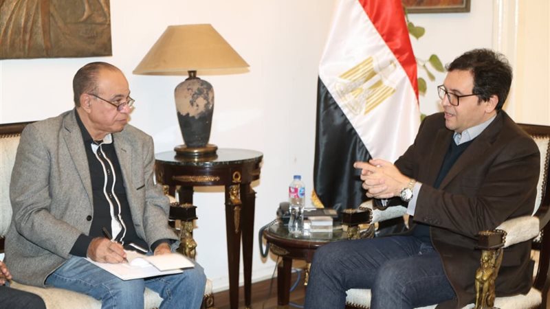وزير الثقافة مع رئيس