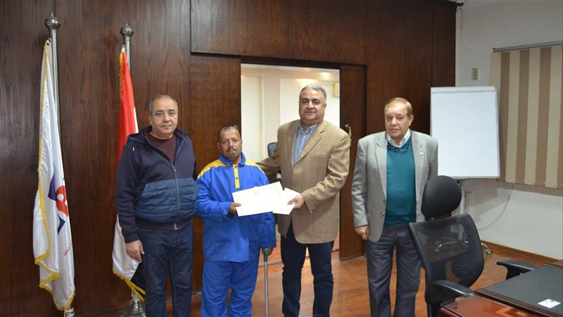 تكريم عامل 
