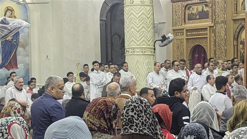 أداء قداس القيامة