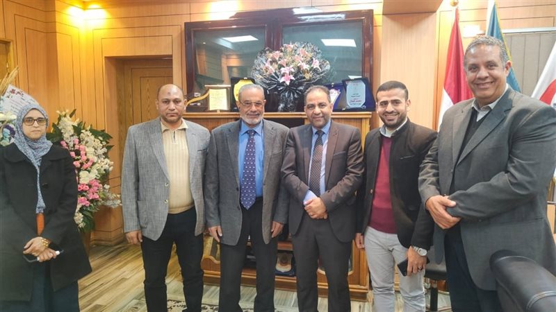 وكيل الصحة ووفد العلاج