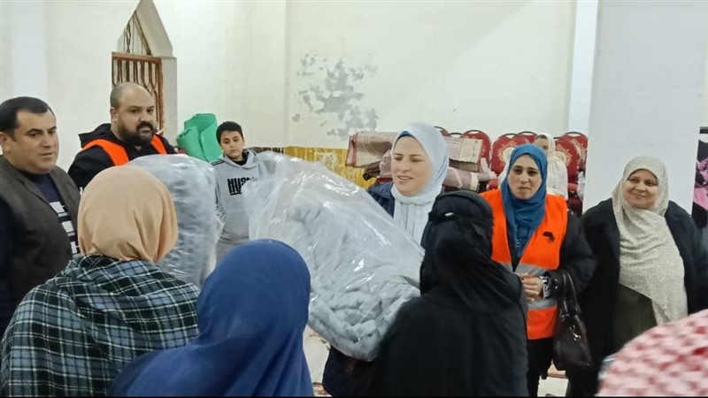 جانب من تقديم المساعدات،