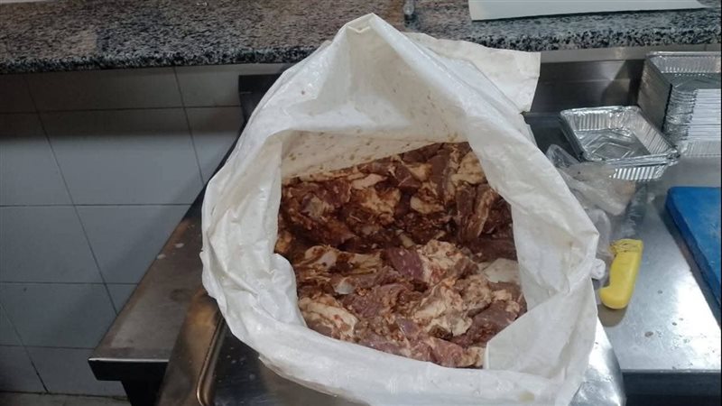 ضبط مطعمين بنها بهما