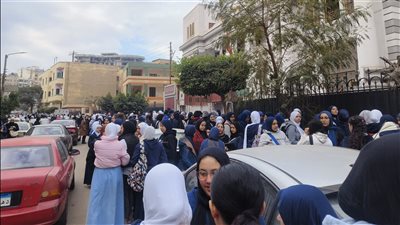 في مستوى الطالب المتوسط، خروج طلاب أولى ثانوي من امتحان العربي بالدقهلية (فيديو)