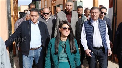 وزيرا التخطيط والزراعة ومحافظ أسوان يزورون مدرسة الشهامة الثانوية بإدفو (صور)