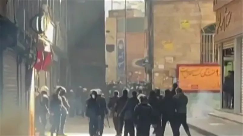 عناصر من الشرطة الإيرانية