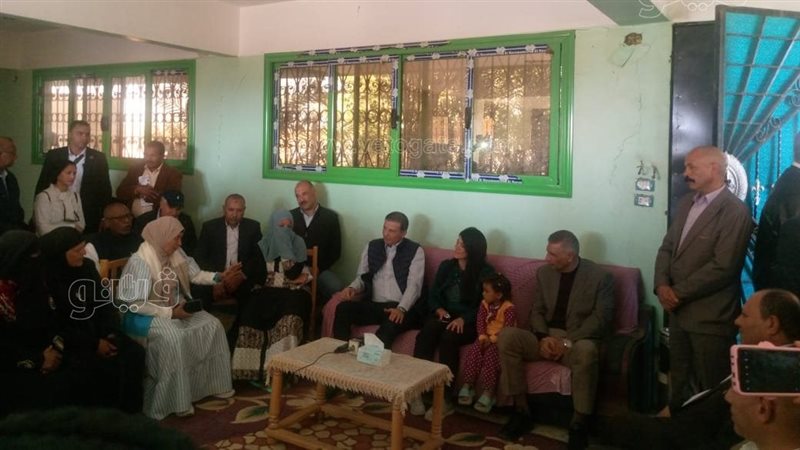 الوزراء ومحافظ أسوان