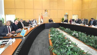 وزير الإسكان يتابع الموقف التنفيذي لمشروعات المدن الجديدة