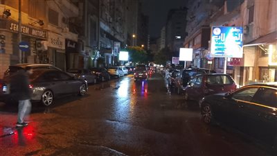 استمرار سقوط الأمطار الغزيرة على الإسكندرية تزامنا مع نوة الفيضة الكبرى (صور)