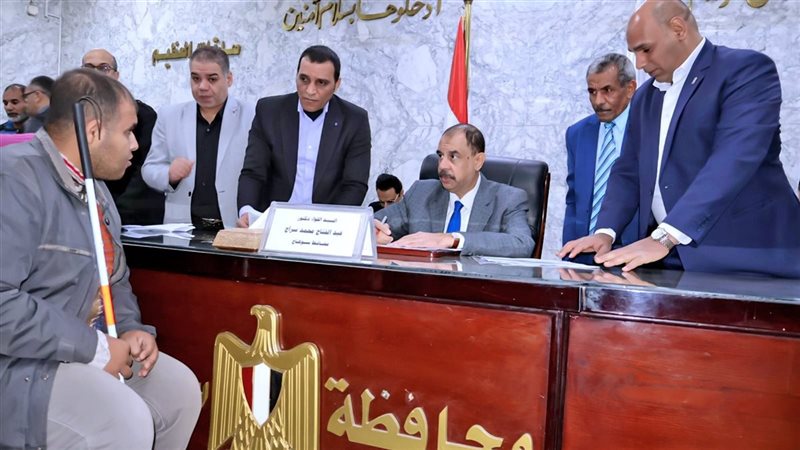 محافظ سوهاج يعقد