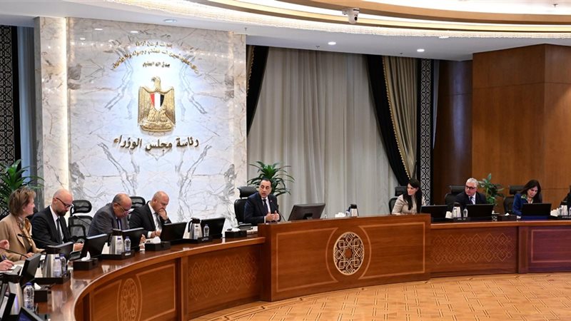رئيس الوزراء خلال