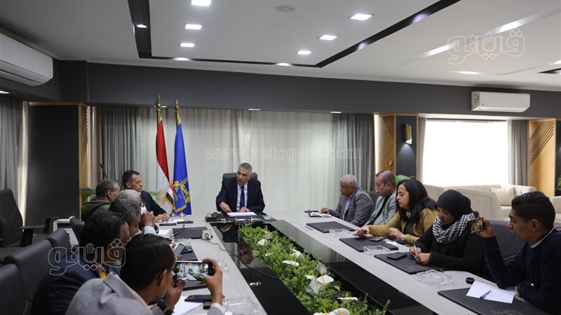 محافظ اسوان فى مؤتمر