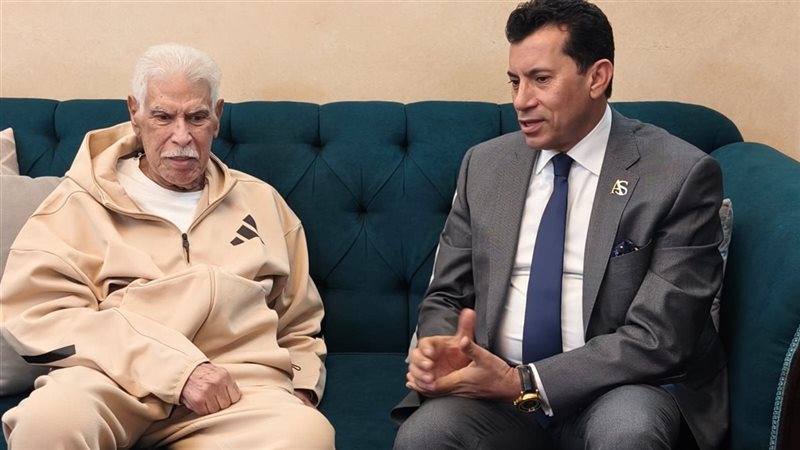 وزير الرياضة يزور