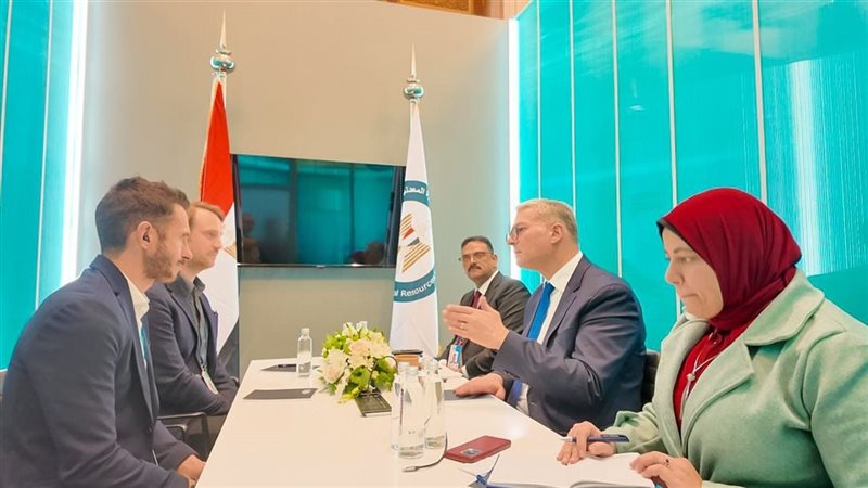 بدوي أثناء اللقاء،