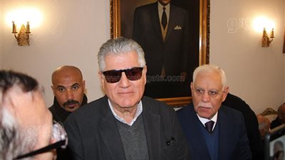 نجل عبد الناصر من ضريح والده: الزعيم حاضر بقلوب المصريين ورؤيته للوحدة العربية أثبتت صحتها (فيديو وصور)