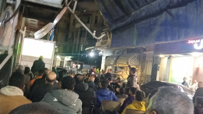 زحام كبير في مقاهي