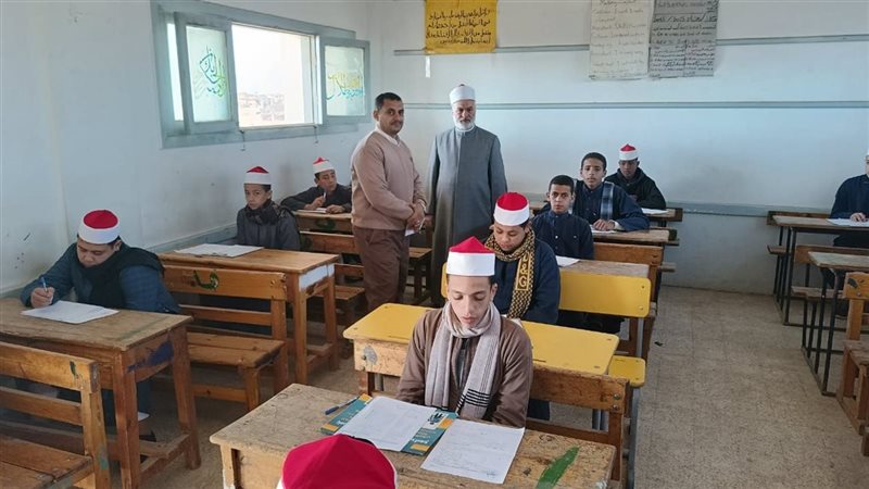 جانب من أعمال الامتحانات
