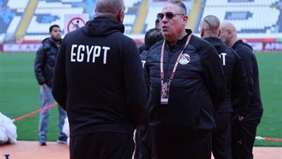 جهاز المنتخب يتفقد أرضية ملعب مباراة نيجيريا