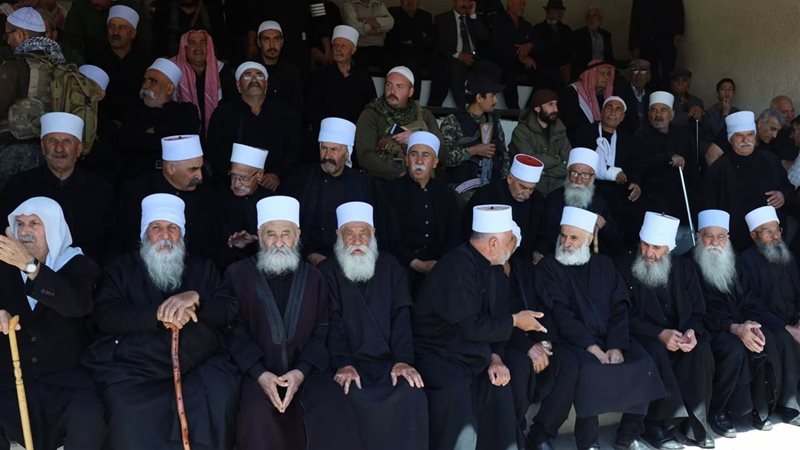 قيادات تابعة لطائفة