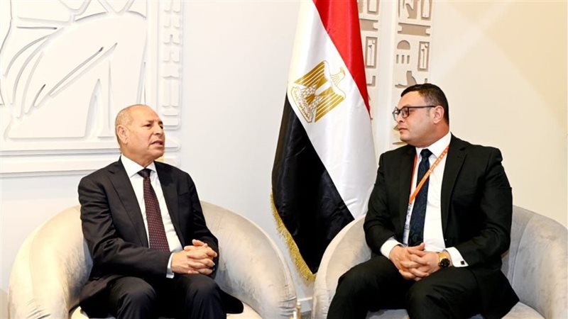 وزير الإسكان ومحافظ