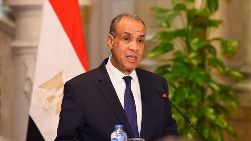 الدكتور بدر عبد العاطى