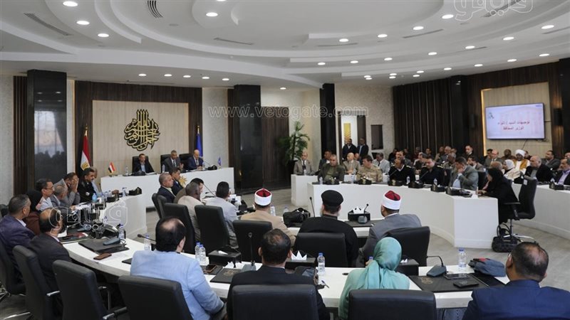 اجتماع محافظ اسوان