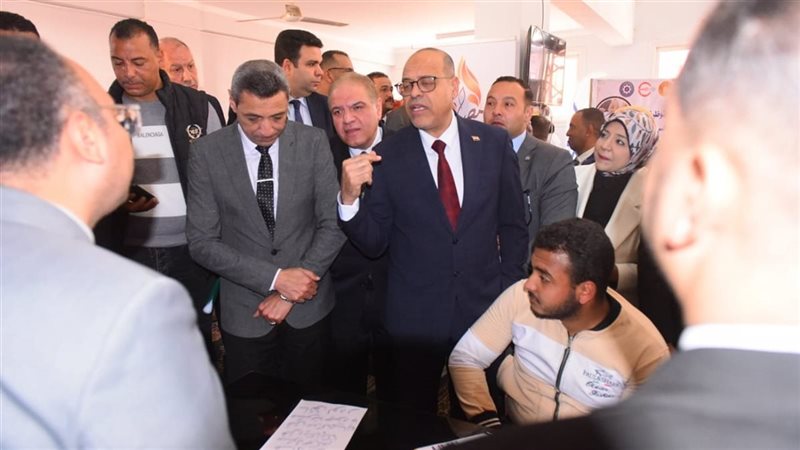  وزير العمل يفتتح