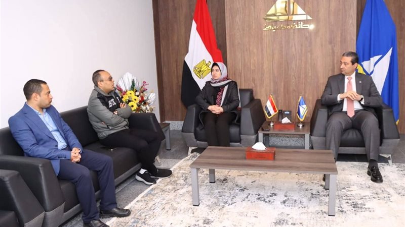 محافظ دمياط يستقبل