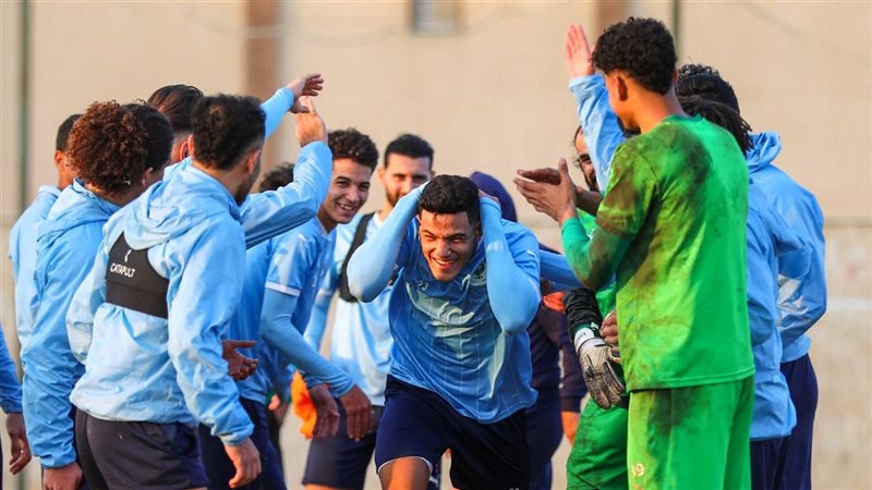 استقبال لاعبي المصري