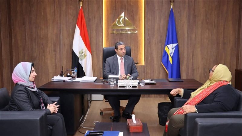 محافظ دمياط يجتمع