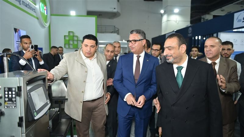 وزير التموين خلال