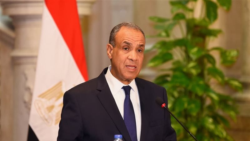 الدكتور بدر عبد العاطى