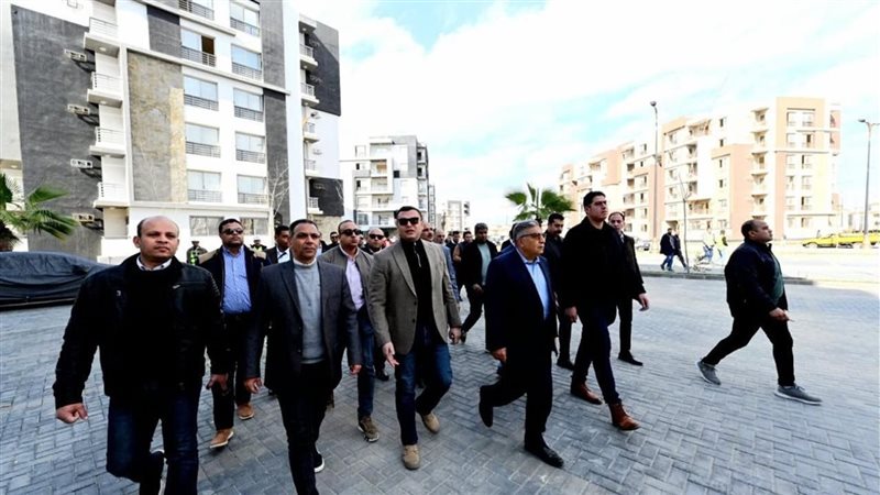 وزير الإسكان ومحافظ