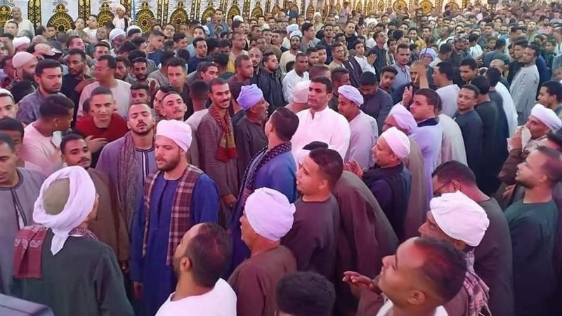احتفالا بمولده، بعضا