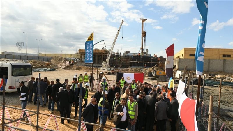 وزير الإسكان ومحافظ