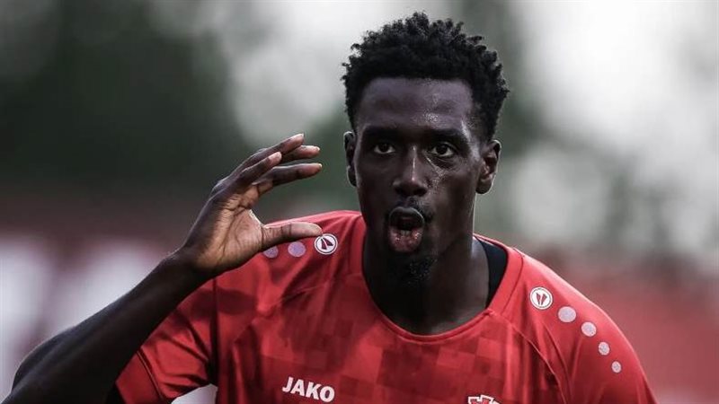 مامادو ديالو مهاجم