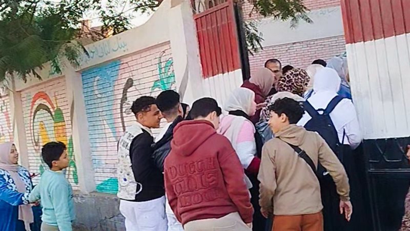 طلاب الشهادة الإعدادية
