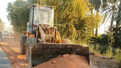 مع انطلاق الموسم، محافظ أسوان يستجيب لمطالب مزارعي القصب بتمهيد طريق مصنع السكر