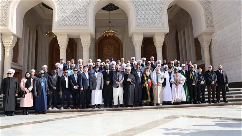 وزير الأوقاف يصطحب