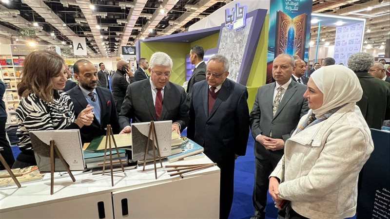 الدكتور أحمد زايد