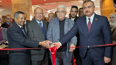 محمد المهندس يفتتح معرض 
