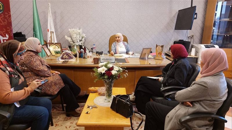 اجتماع مع مديرى إدارات