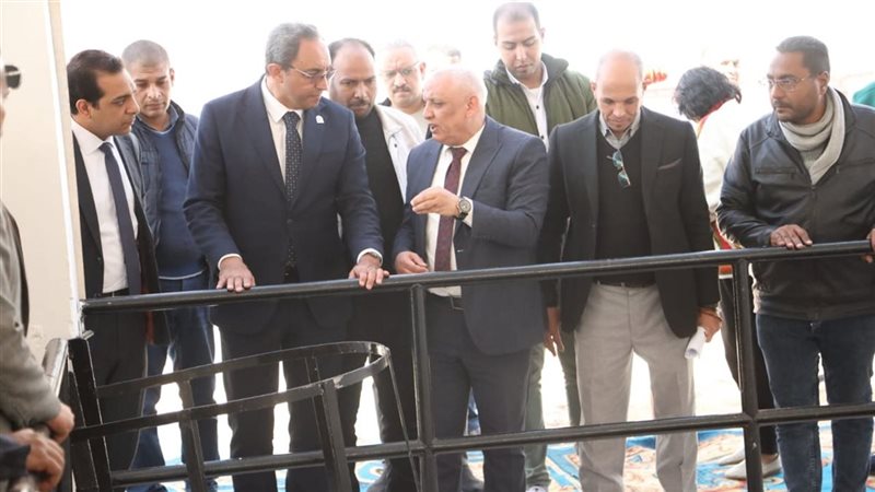 محافظ قنا