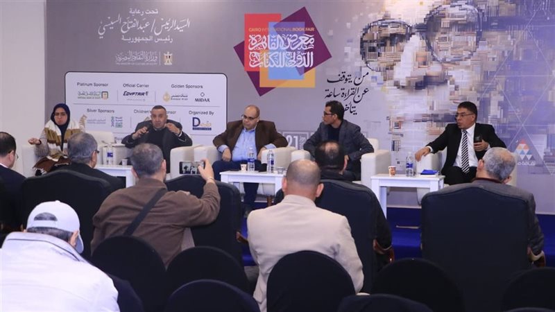 أكرم القصاص يناقش