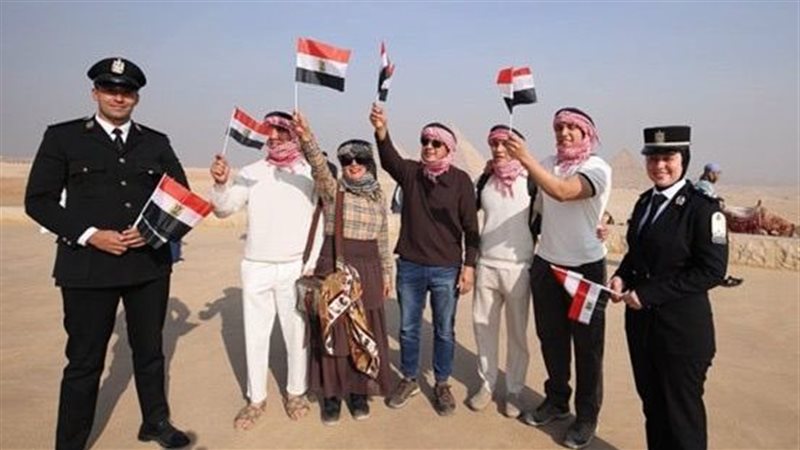رجال الشرطة يشاركون