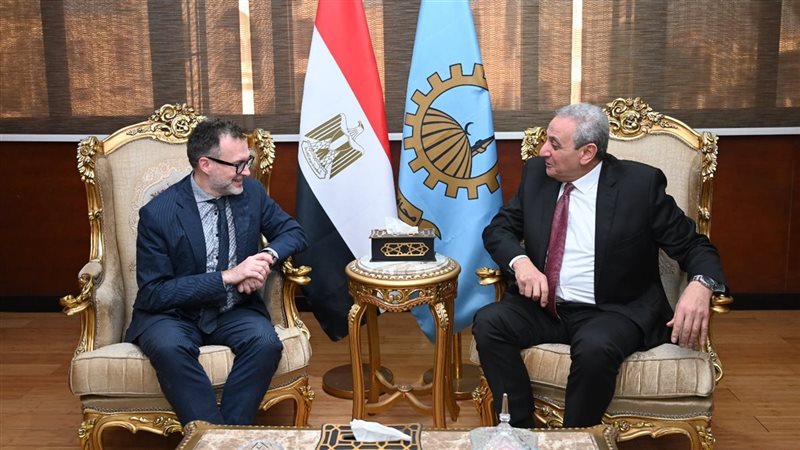 محافظ الغربية يستقبل