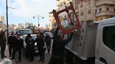 حملة مكبرة بكوبري إفلاقة بدمنهور لإزالة الإشغالات والتعديات 