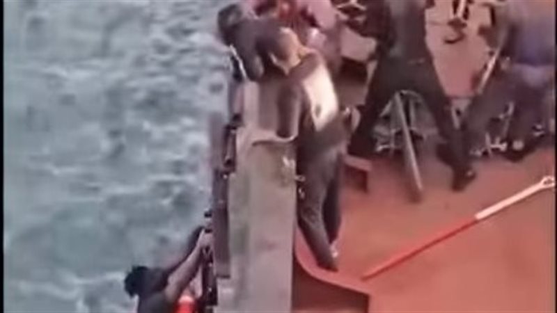 مصري ينقذ شاب كاد