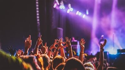 مع اقتراب موعده، تعرف على جدول حفلات عيد الحب