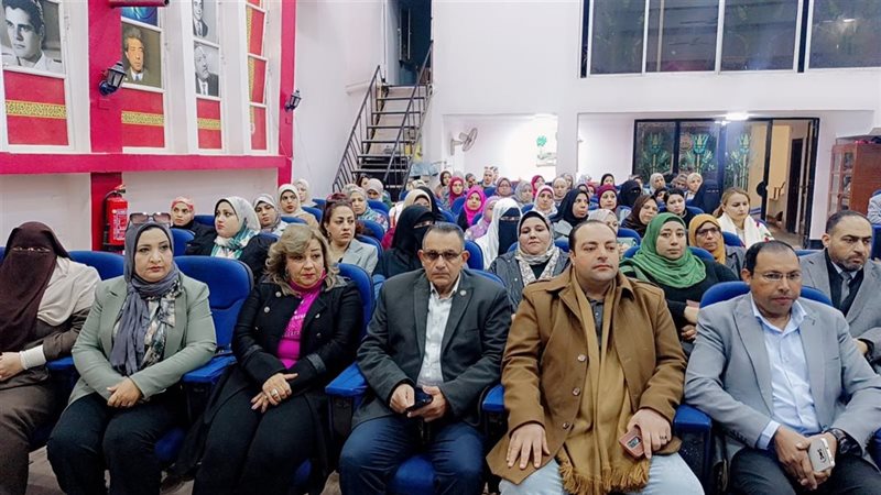ندوة عن القائد المبدع